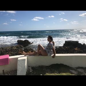 Meet your Posher, Claudia